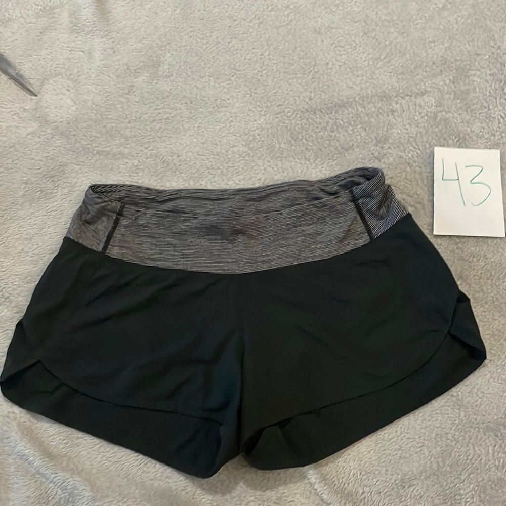 Lululemon speed shorts black  sz 4 inseam 2.5 in liner intact